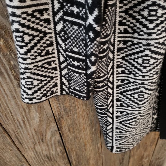 Old Navy M Women's Black White Tribal Aztec Geo Open Cardigan Sweater - Picture 4 of 6